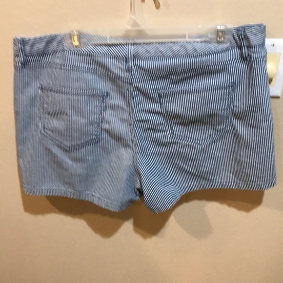 Calvin Klein Stretch Denim Pinstripe Jean Shorts-Size 12 - Picture 2 of 7